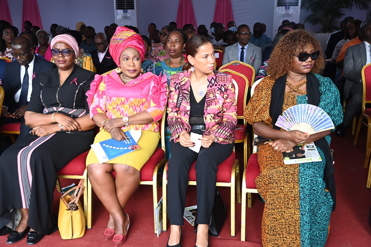 Dominique-Ouattara-Octobre-Rose-lutte-contre-le-cancer-6