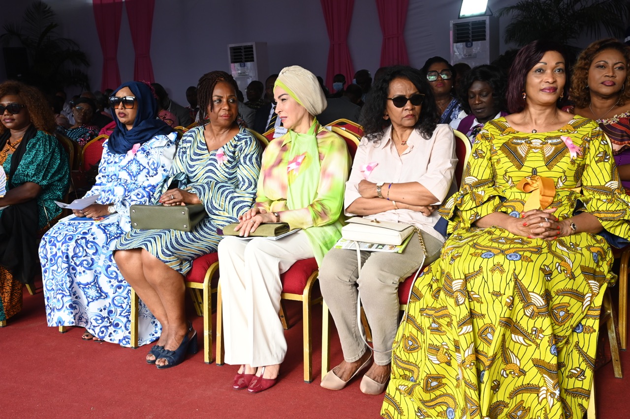 Dominique-Ouattara-Octobre-Rose-lutte-contre-le-cancer-9
