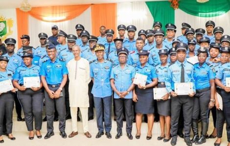 Police – Gestion des scènes de crimes : 45 agents de la police scientifique formés reçoivent leurs certificats.