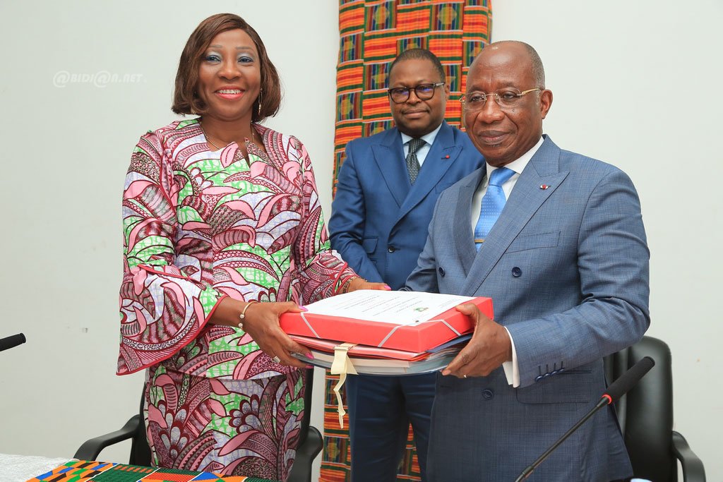 Côte d’Ivoire : le ministre Léon Kacou Houaja Adom prend officiellement fonction à la tête du Ministère des Affaires Étrangères.
