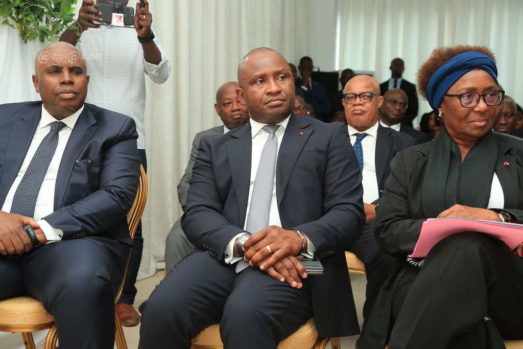 cote-d-ivoire-ceremonie-de-passation-de-charges-au-ministere-des-affaires-e_4we327u297w