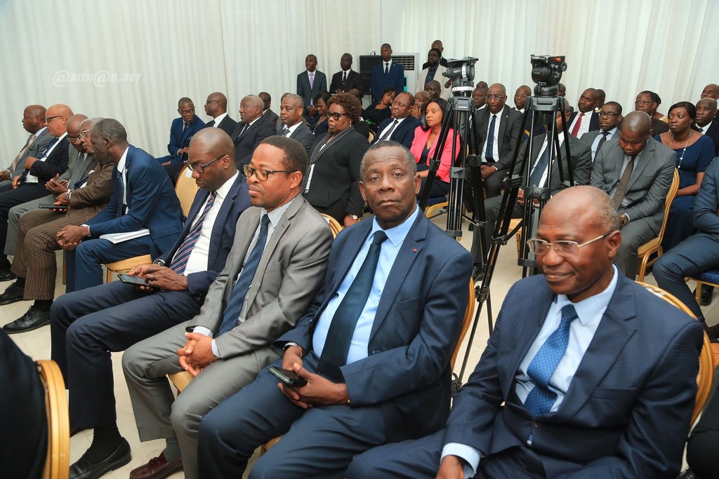 cote-d-ivoire-ceremonie-de-passation-de-charges-au-ministere-des-affaires-e_63q2enaekol