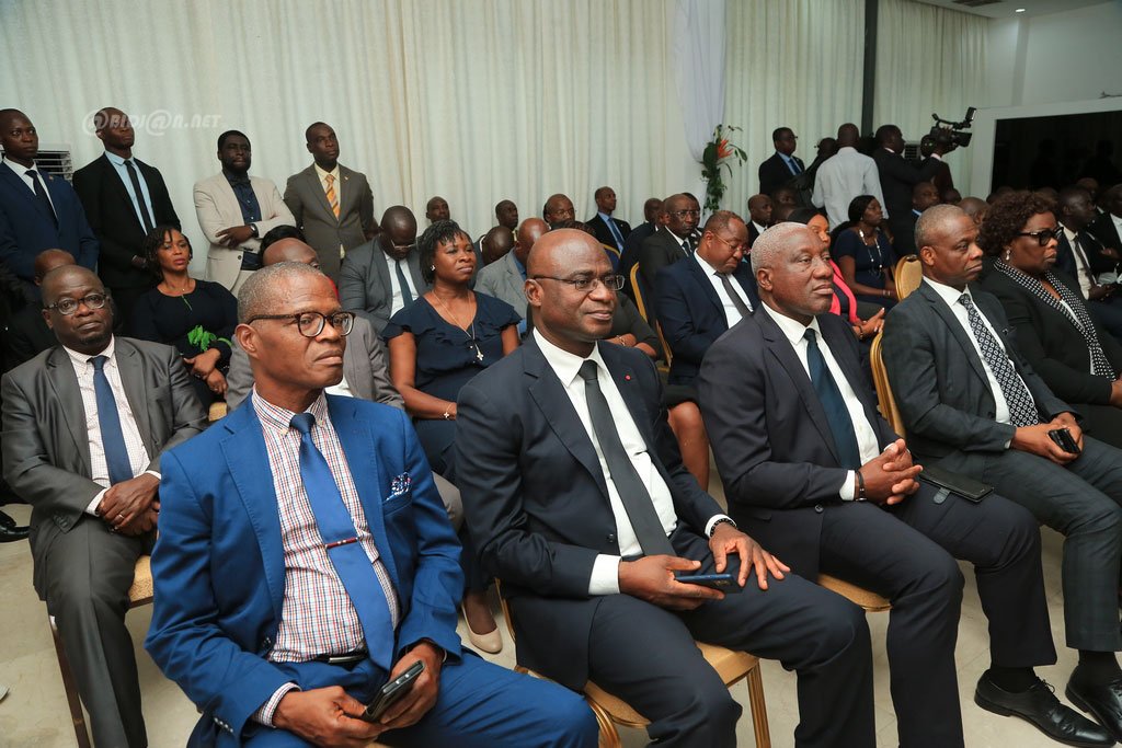 cote-d-ivoire-ceremonie-de-passation-de-charges-au-ministere-des-affaires-e_68a00ai3mzi