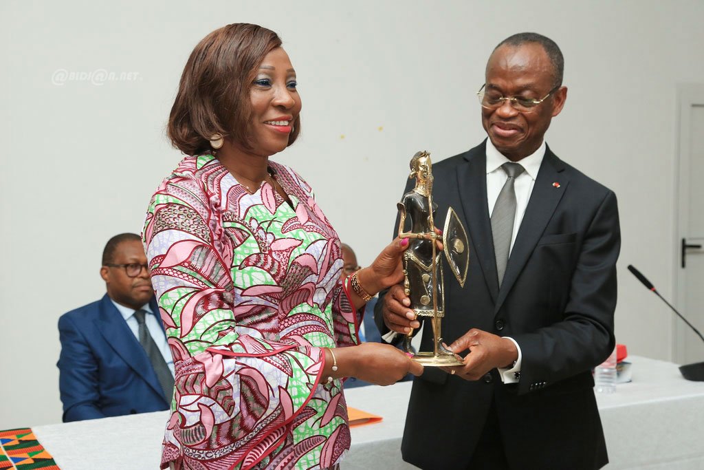 cote-d-ivoire-ceremonie-de-passation-de-charges-au-ministere-des-affaires-e_dh2pgn42e4t