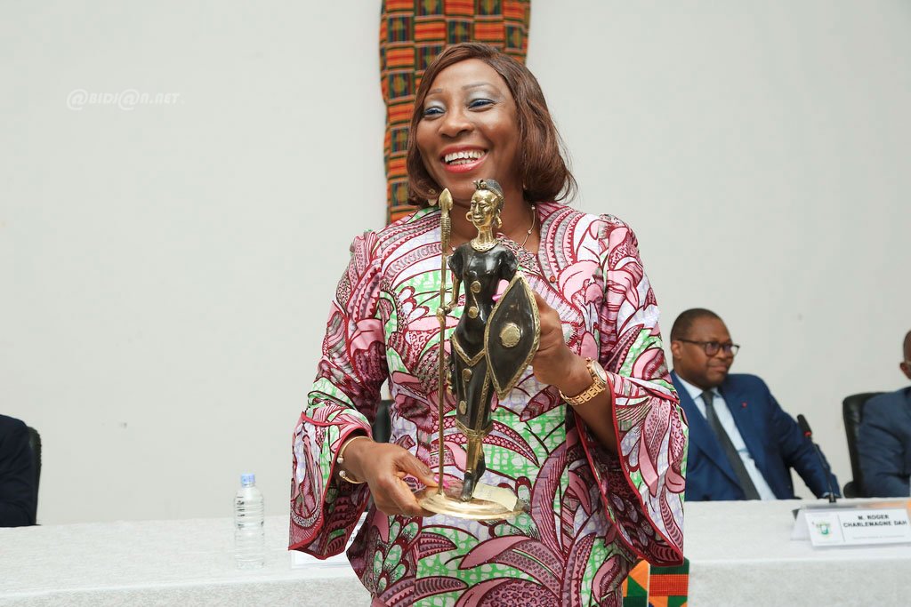 cote-d-ivoire-ceremonie-de-passation-de-charges-au-ministere-des-affaires-e_fbqkdpc65b