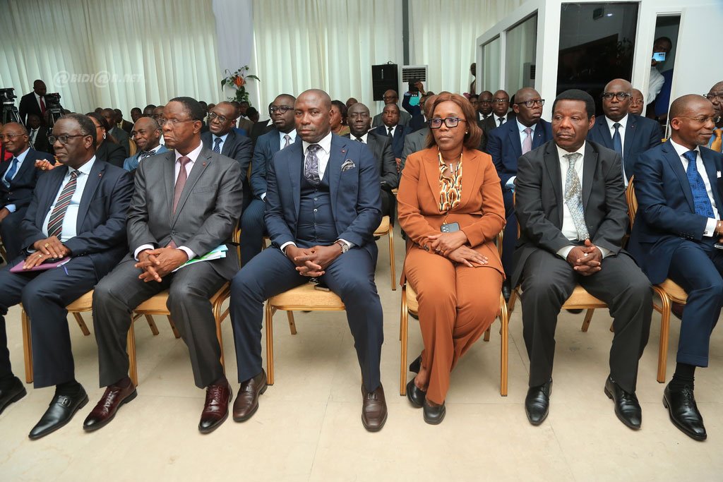 cote-d-ivoire-ceremonie-de-passation-de-charges-au-ministere-des-affaires-e_pqnlbcknrw