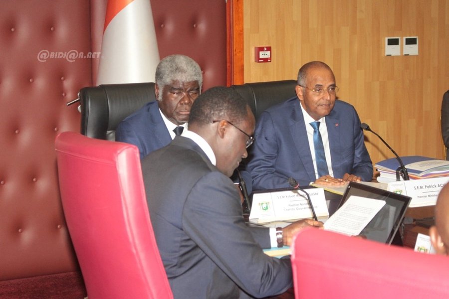 cote-d-ivoire-ceremonie-de-passations-des-charge-entre-patrick-achi-et-beug_b8o94dry8d