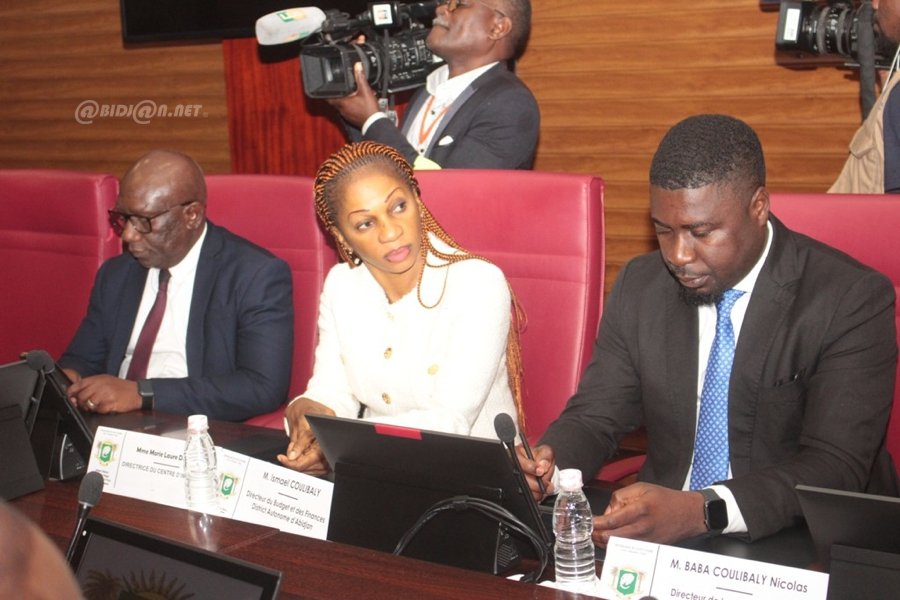 cote-d-ivoire-ceremonie-de-passations-des-charge-entre-patrick-achi-et-beug_ct1ufbew686