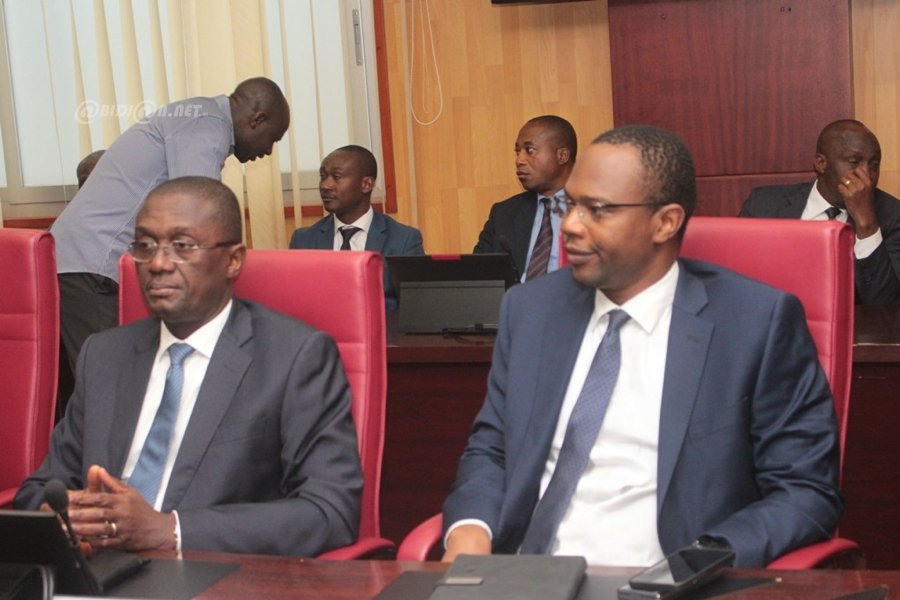 cote-d-ivoire-ceremonie-de-passations-des-charge-entre-patrick-achi-et-beug_f3324rg7c