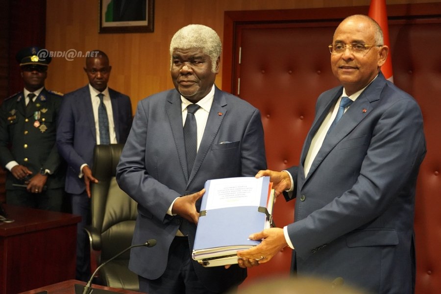 cote-d-ivoire-ceremonie-de-passations-des-charge-entre-patrick-achi-et-beug_u0x5a243yj