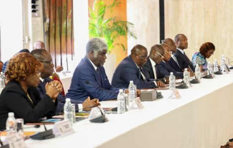 Côte d’Ivoire : le nouveau Premier ministre Robert Beugré Mambé préside son premier Conseil de gouvernement ce mardi.