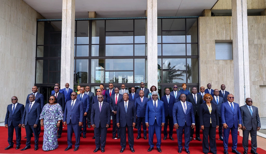 Côte d’Ivoire/ Alassane Ouattara aux membres du nouveau gouvernement : ‘’ Faites preuve d’humilité et de proximité avec les populations afin de mieux les servir’’.