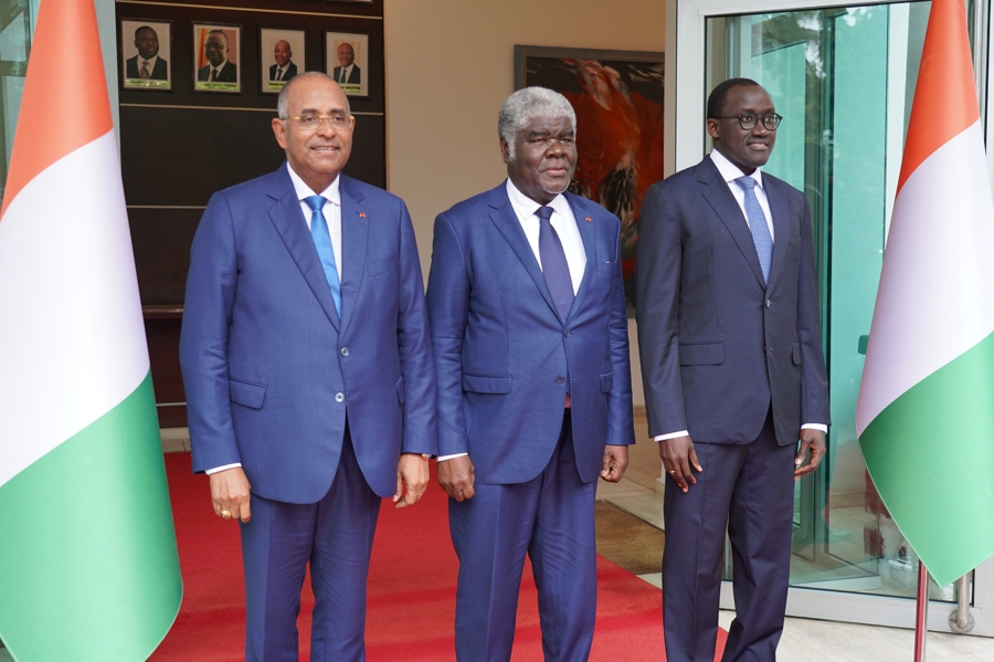 passation-de-charges-le-nouveau-premier-ministre-robert-beugre-mambe-determ_5atv3o83do4
