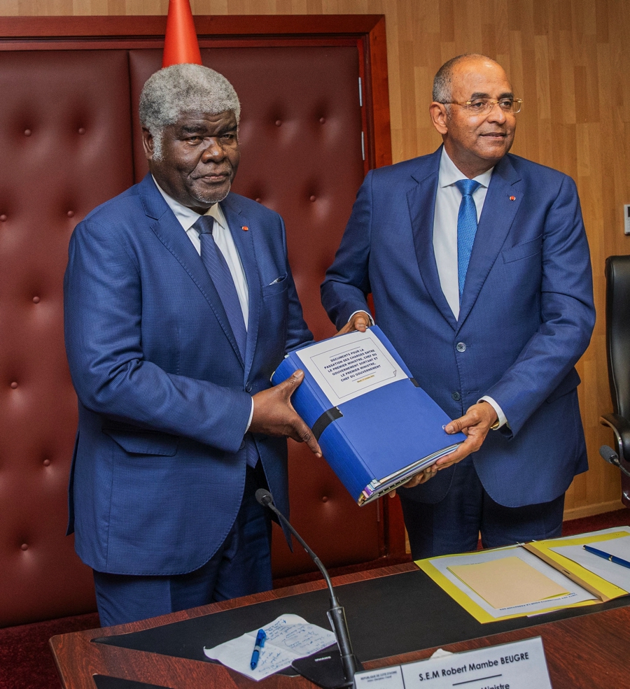 passation-de-charges-le-nouveau-premier-ministre-robert-beugre-mambe-determ_8thymtdysto