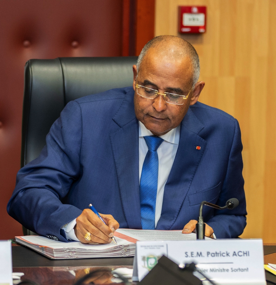 passation-de-charges-le-nouveau-premier-ministre-robert-beugre-mambe-determ_k7btac4h8k
