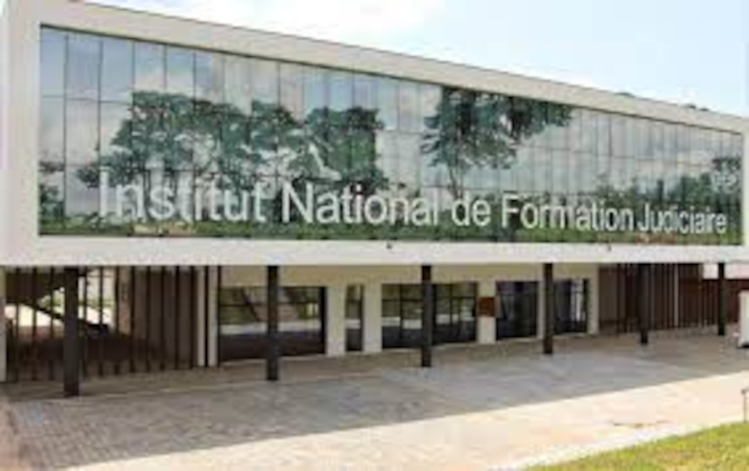 Plus de 2000 candidats aux épreuves de présélection au cours direct d’admission en 2024 à l’école de la Magistrature à Abidjan.