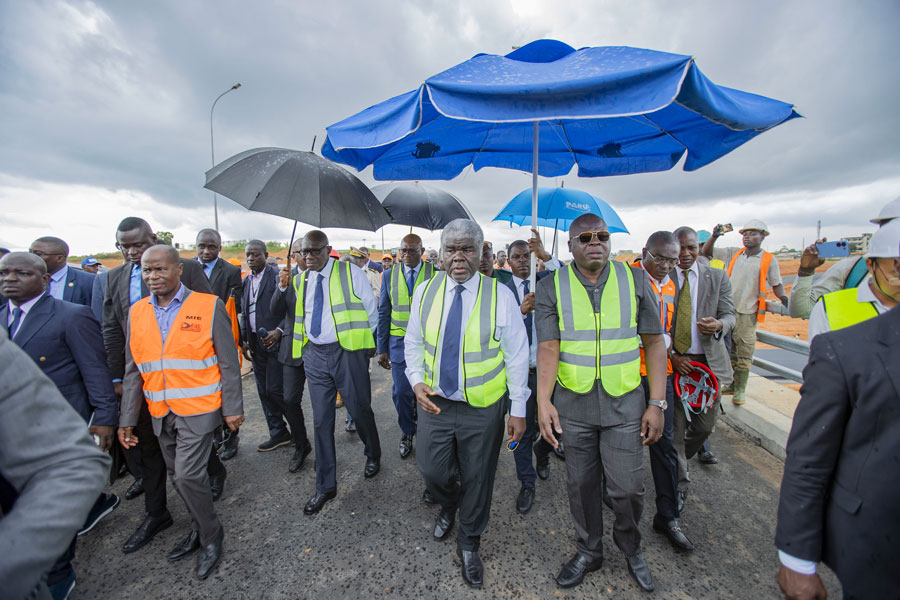 visite-des-chantiers-de-la-sortie-est-d-abidjan-et-de-la-y4-le-premier-mini_4eqzl5qdq7q