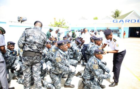 Police maritime : 117 ex-militaires reconvertis, reçoivent leurs épaulettes de fin de formation.