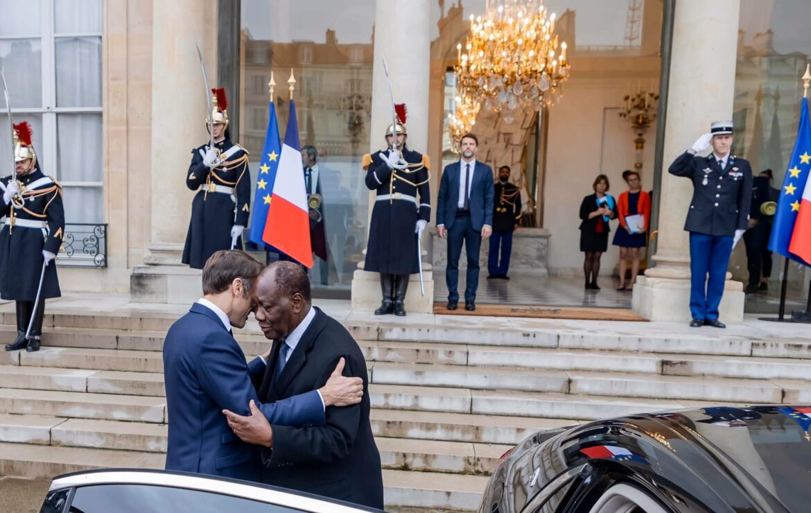 Le Président Alassane Ouattara a eu un entretien avec son homologue français, Emmanuel Macron, au Palais de l’Elysée.