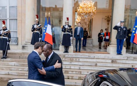 Le Président Alassane Ouattara a eu un entretien avec son homologue français, Emmanuel Macron, au Palais de l’Elysée.