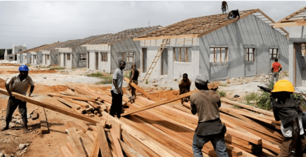 Programme présidentiel de construction de logements sociaux : 30 000 logements réalisés depuis 2012.