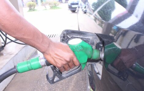 Economie – Côte d’Ivoire : les prix du gasoil et du super sans plomb maintenus respectivement à 715 FCFA/L et 875 FCFA/L pour ce mois de Novembre (Officiel).