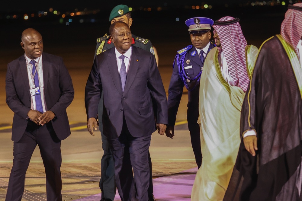 arrivee-du-president-de-la-republique-a-riyad-pour-le-sommet-arabie-saoudit_yxm5ubm426i