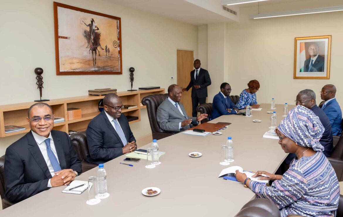 Le Chef de l’État, SEM Alassane Ouattara, a eu un entretien avec le Président de la Commission de l’UEMOA.