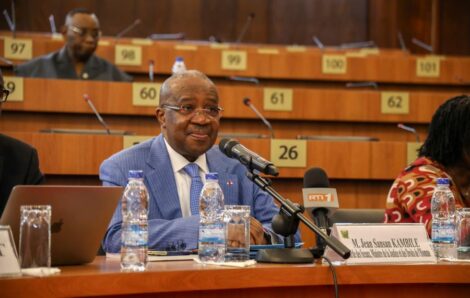 Le garde des sceaux à l’assemblée nationale / la loi portant code de la nationalité subit une modification.