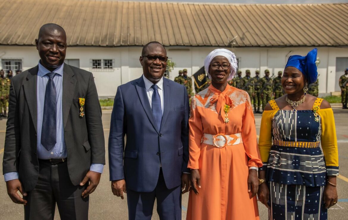 Côte d’Ivoire : Cérémonie de décoration au GMMG, les héros de la défense honorés par le ministre d’État Téné Birahima Ouattara.