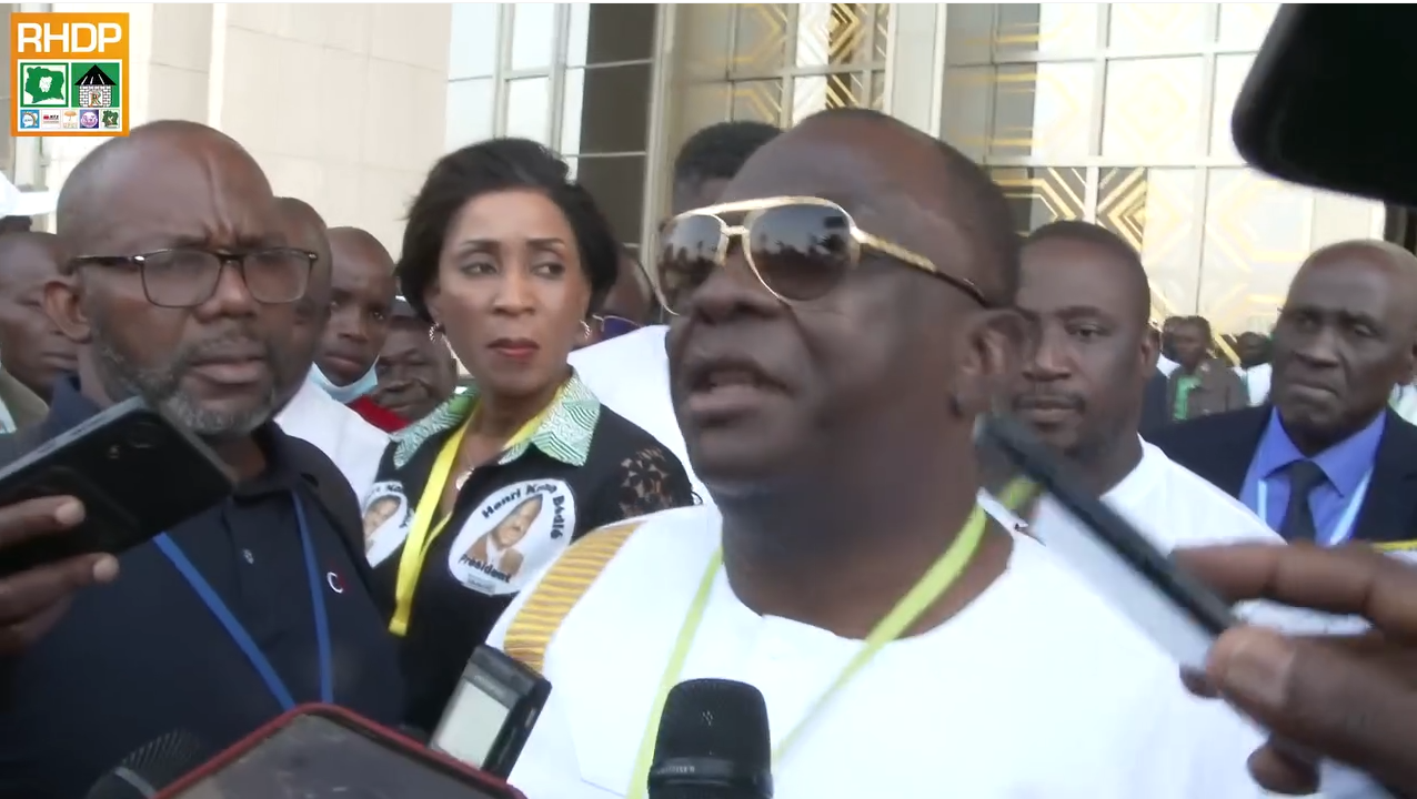 Kobenan Adjoumani au congrès du Pdci-Rda: « Je sors un peu déçu du discours du président Cowppli ».  Il y a eu des errements qui donnent l’impression qu’on est aveuglé par les belles réalisations du Président Alassane Ouattara. Parce que même quand tu n’aimes pas l’antilope, il faut admirer sa course.