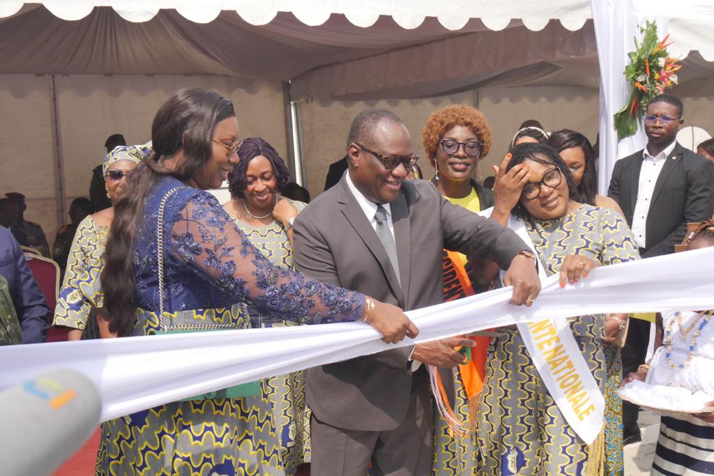 Fetes-de-fin-dannee-Le-Chef-de-lEtat-fait-don-de-60-millions-a-lAEMCI
