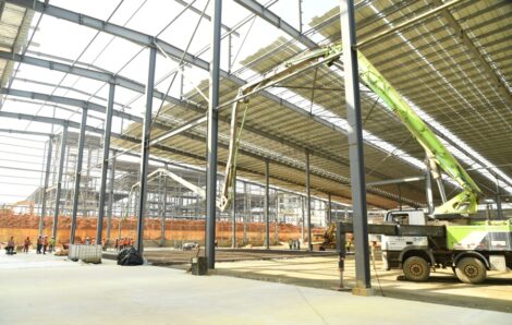 Société – Avancée des Travaux de l’Usine Transcao Industrie : le Directeur Général du Conseil du Café-Cacao effectue une visite guidée.