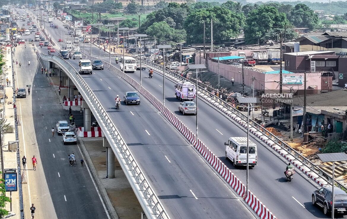 Infrastructures Abobo : le premier ministre visite les chantiers du carrefour MACACI et l’échangeur du grand carrefour.