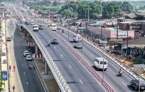 Infrastructures Abobo : le premier ministre visite les chantiers du carrefour MACACI et l’échangeur du grand carrefour.