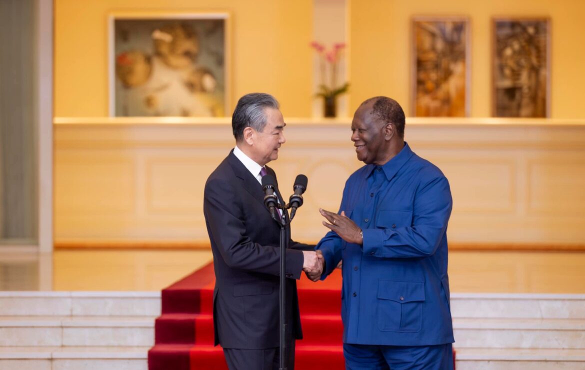 Le Président de la République, Chef de L’état, a eu un entretien avec le Ministre Chinois des Affaires Étrangères.