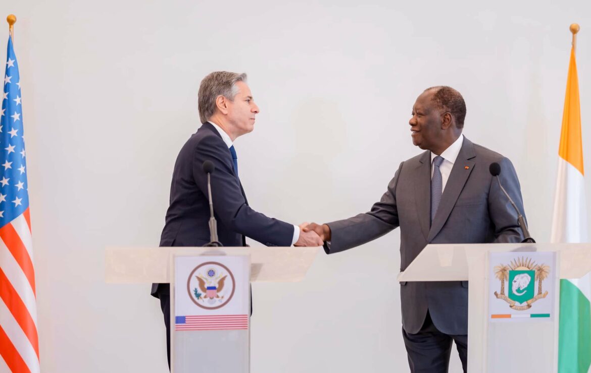 Le Chef de l’État a eu un entretien avec le Secrétaire d’État américain, M. Antony BLINKEN, en visite officielle en Côte d’Ivoire.