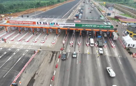 Infrastructure routière : le ministre Amédé Koffi Kouakou met en service l’extension de la station de péage d’Attinguié.