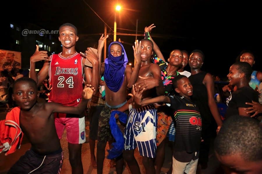 can-2023-qualification-de-la-cote-d-ivoire-ambiance-dans-la-commune-de-yopo_kuef49w7bp