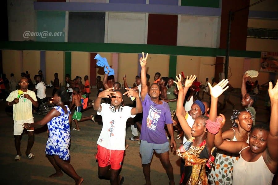 can-2023-qualification-de-la-cote-d-ivoire-ambiance-dans-la-commune-de-yopo_op42t1uz0b