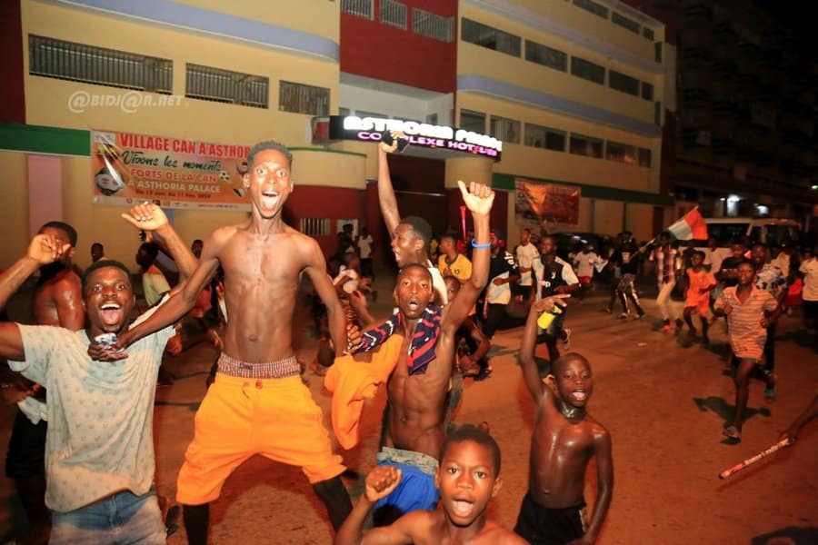 can-2023-qualification-de-la-cote-d-ivoire-ambiance-dans-la-commune-de-yopo_rq82sjds2u