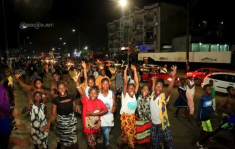 Sport – Can 2023 : liesse populaire à Yopougon suite à la qualification de la Côte d’Ivoire pour les huitièmes de finale.