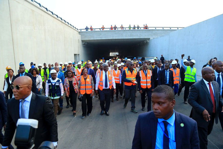 infrastructures-abobo-le-premier-ministre-visite-les-chantiers-du-carrefour_01rg5782u3j5