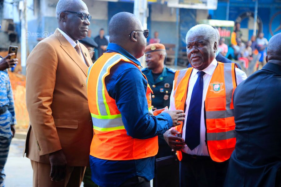 infrastructures-abobo-le-premier-ministre-visite-les-chantiers-du-carrefour_0v6xz1iyt8md