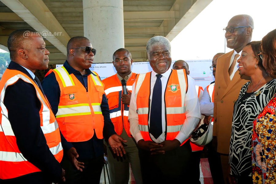 infrastructures-abobo-le-premier-ministre-visite-les-chantiers-du-carrefour_3rzymuhyq8p