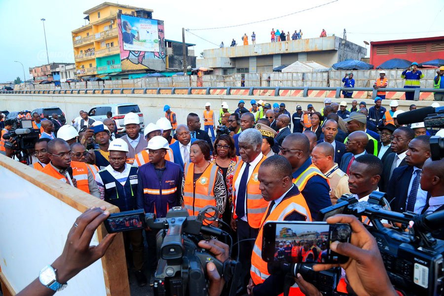 infrastructures-abobo-le-premier-ministre-visite-les-chantiers-du-carrefour_44kfbi79sxq