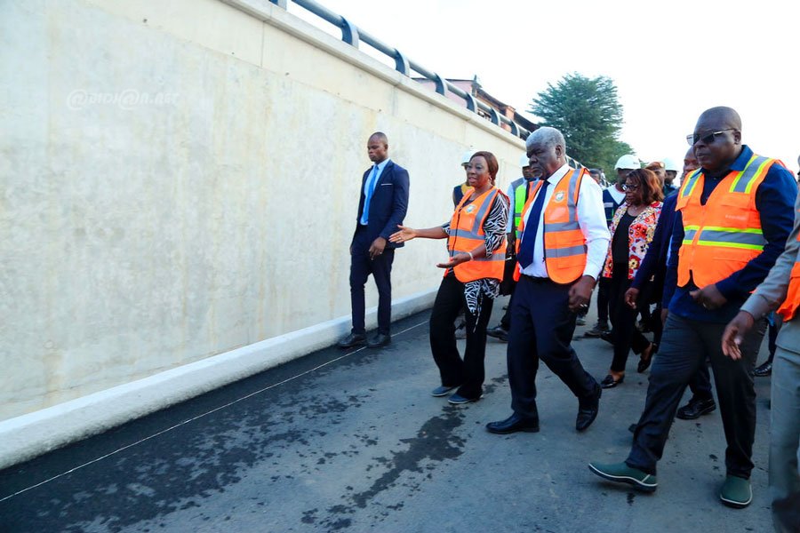 infrastructures-abobo-le-premier-ministre-visite-les-chantiers-du-carrefour_4ohzqff6i9x