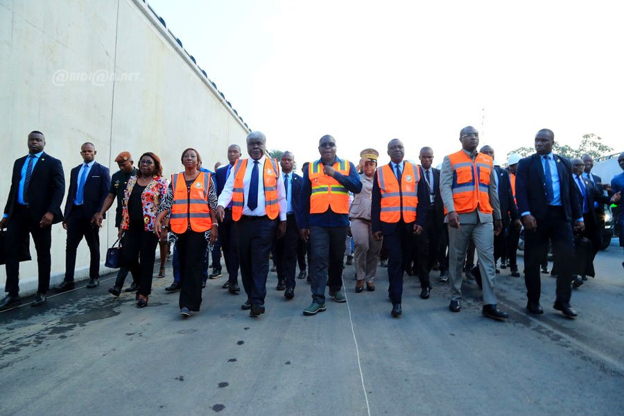 infrastructures-abobo-le-premier-ministre-visite-les-chantiers-du-carrefour_57u3jldj5k3