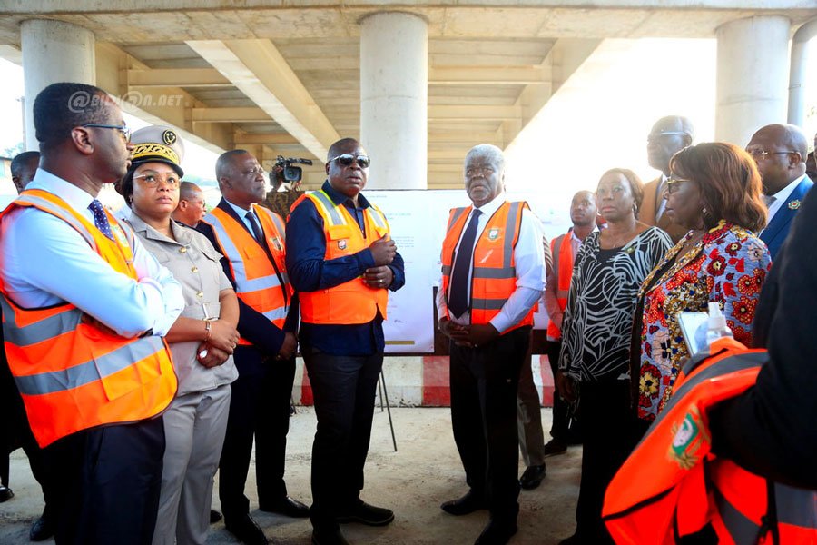 infrastructures-abobo-le-premier-ministre-visite-les-chantiers-du-carrefour_erqb84jatzd
