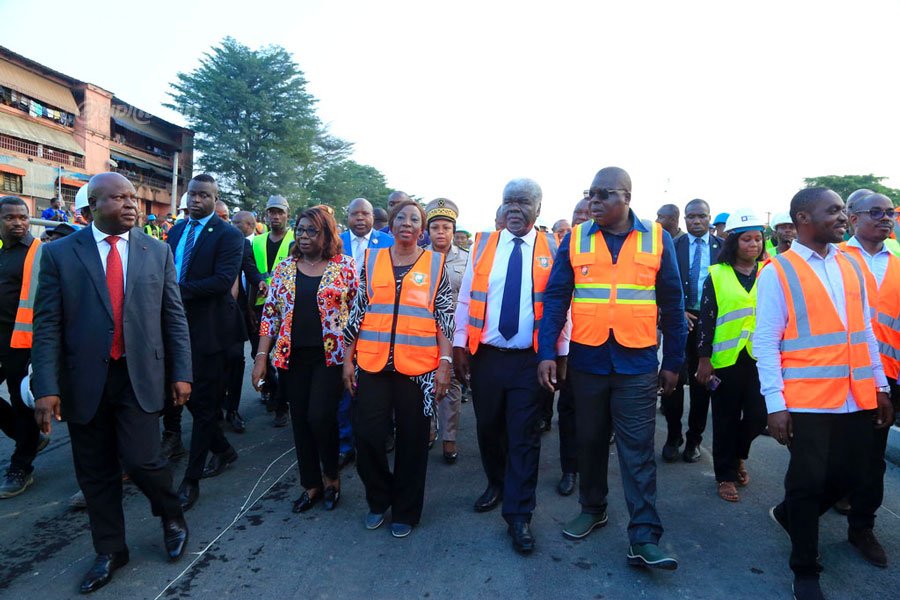 infrastructures-abobo-le-premier-ministre-visite-les-chantiers-du-carrefour_tns65q2ytwi